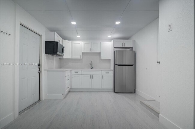 Building Photo - 595 NW 139th Terrace Unit 2 Rental