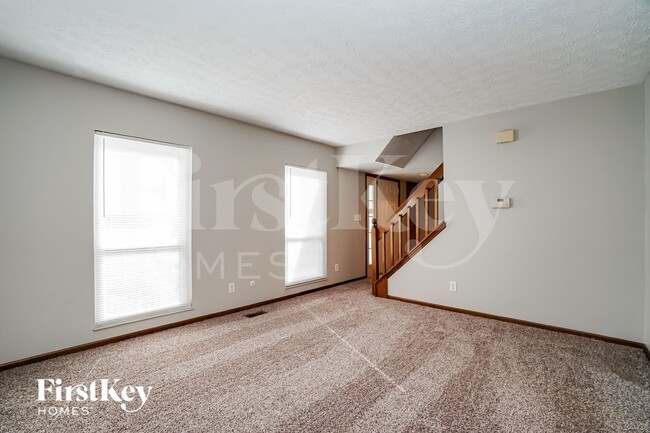 Photo - 819 Lindenhaven Ct