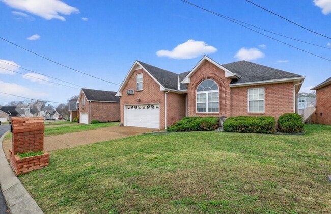 Photo - Spacious and beautiful Hendersonville home