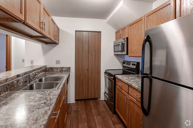 2BR, 1.8BA - 1,030SF - Kitchen