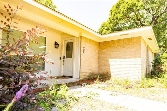 Photo - 128 Greenwood Ct