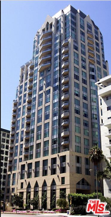 Building Photo - 10727 Wilshire Blvd Unit 2002