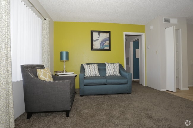 1BR, 1BA - 480 SF