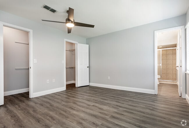 2BR, 2BA - 1,247SF