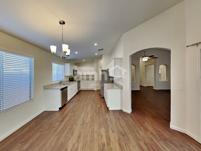 1836 S Wesley