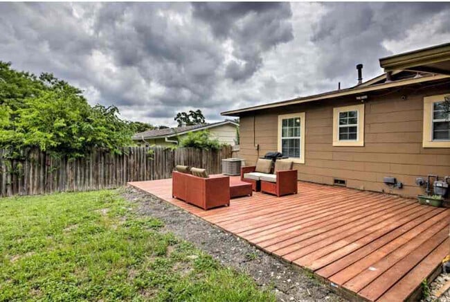 Photo - 611 Sumner Dr
