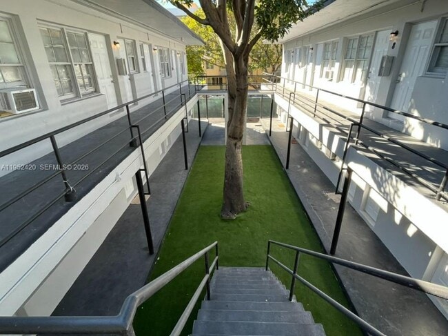 Building Photo - 1317 NW 2nd Ave Unit 3