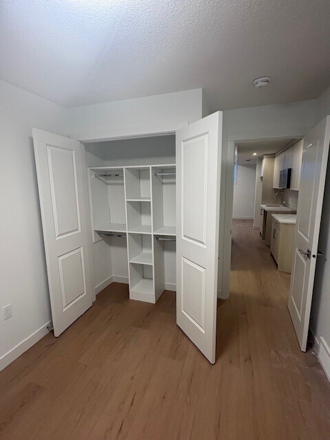 Photo - One Bed One Bath Basement Unit Unité B