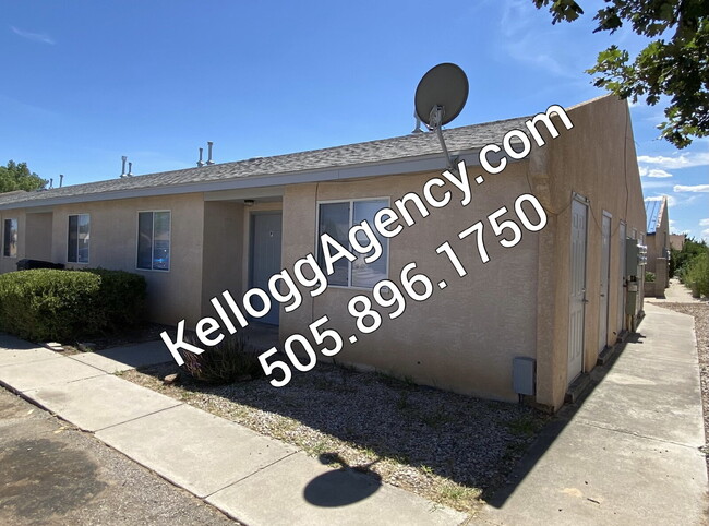 Building Photo - 2BR/1Bath - 4 Plex in Rio Rancho Rental
