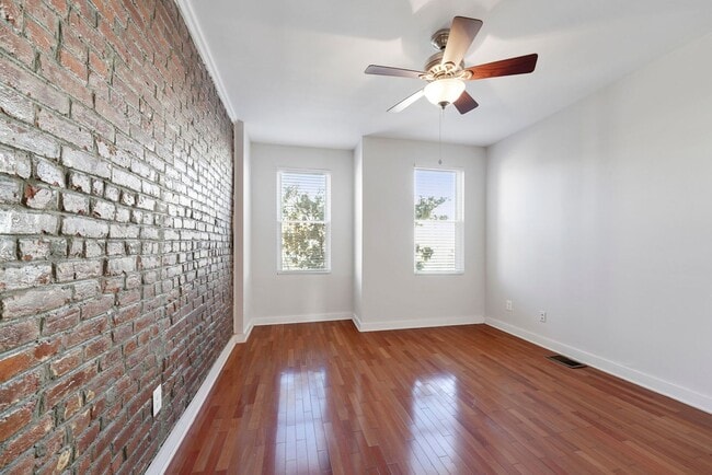 Building Photo - 1 Month Free Rent for a Lease Start by 10/...