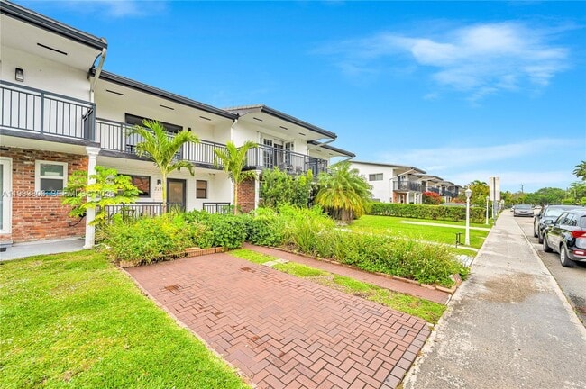 Photo - 2211 NE 122nd St