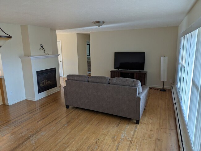 Photo - 441 Maple Dr