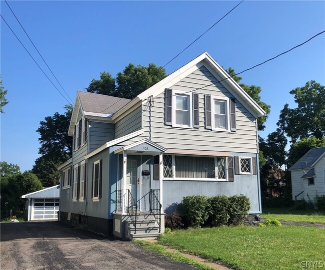 Building Photo - 708 Schuyler St
