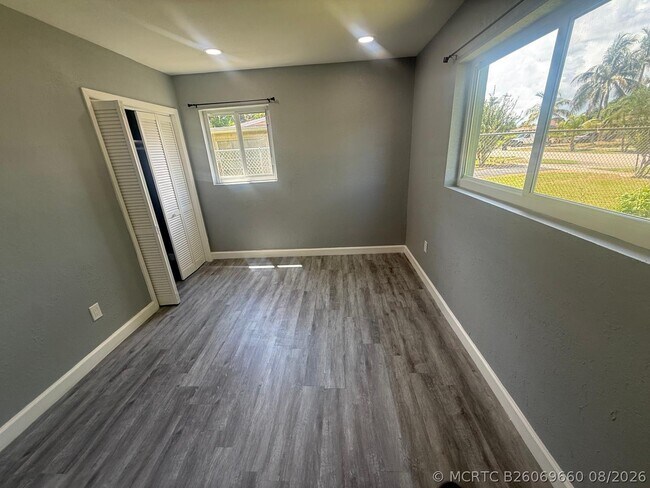 Photo - 630 E Dayton Cir