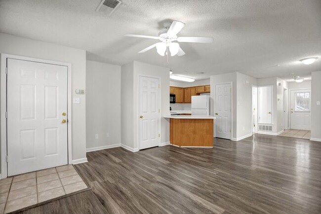 LEASING NOW!! Renovated 1 Bed, 1 Bath Town... - LEASING NOW!! Renovated 1 Bed, 1 Bath Town... House