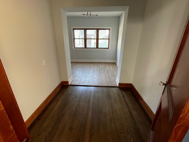 Photo - 1659 W 38th Plz Unidad B