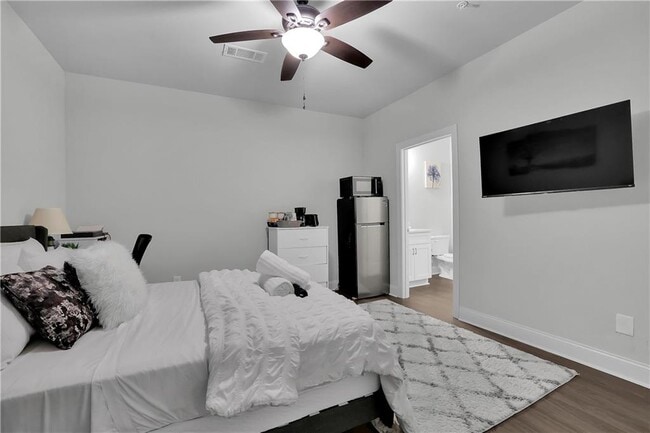 Photo - 8026 Linfield Way
