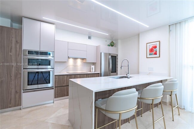 Photo - 17555 Atlantic Blvd Unidad #1409