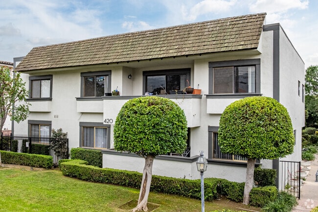 Building Photo - 420 Fairview Ave