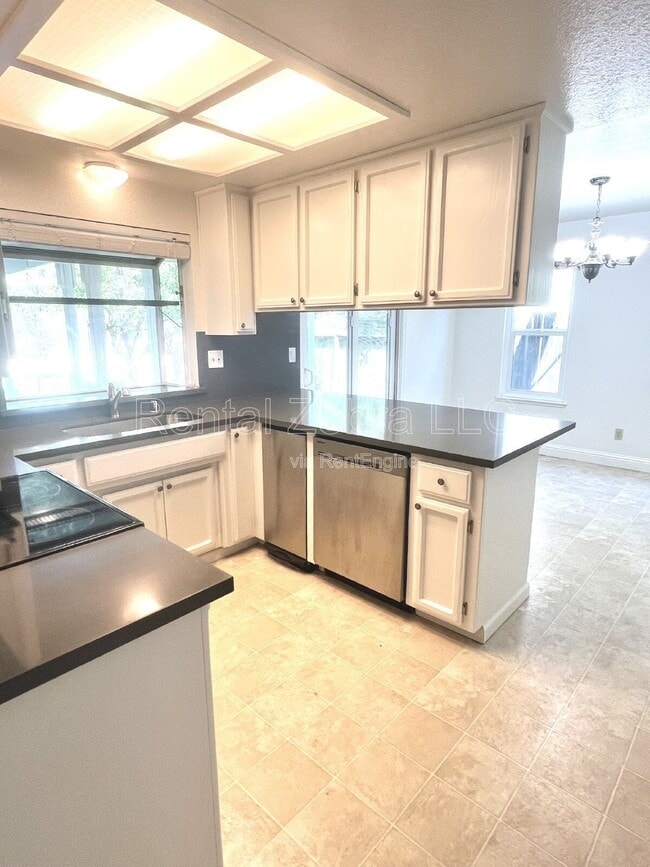 Photo - 2125 Northridge Dr