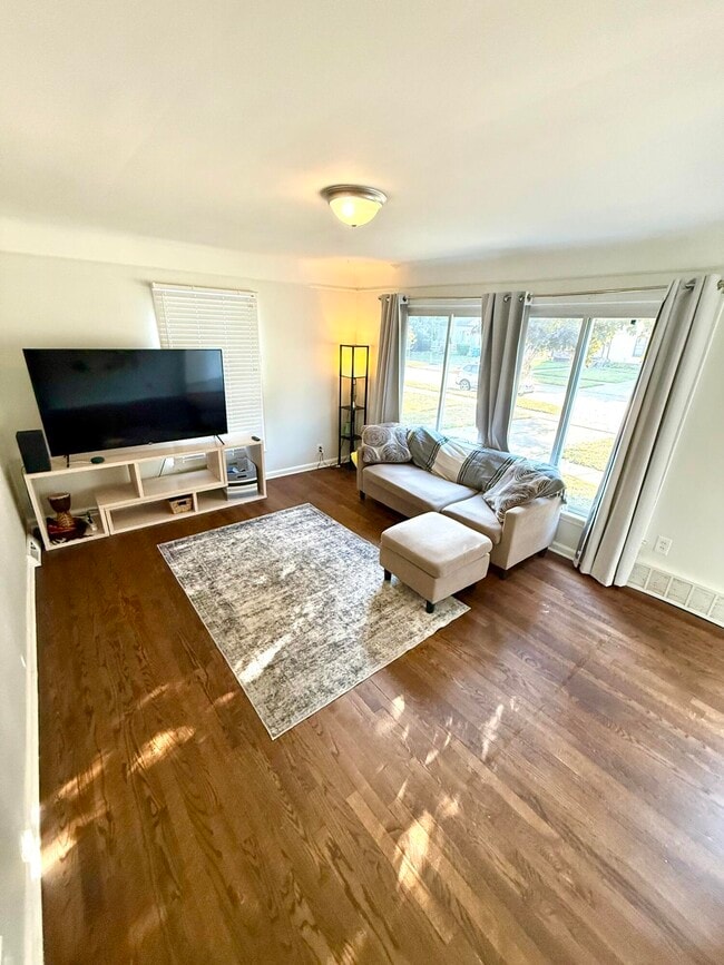 Photo - 1828 Thomas Ave