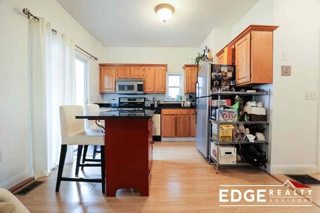 Building Photo - 119 Bolton St Unit 1