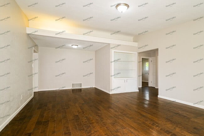 Photo - 7345 Hawthorne Ave