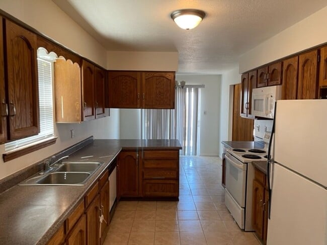 Photo - 2101 White Cloud St NE