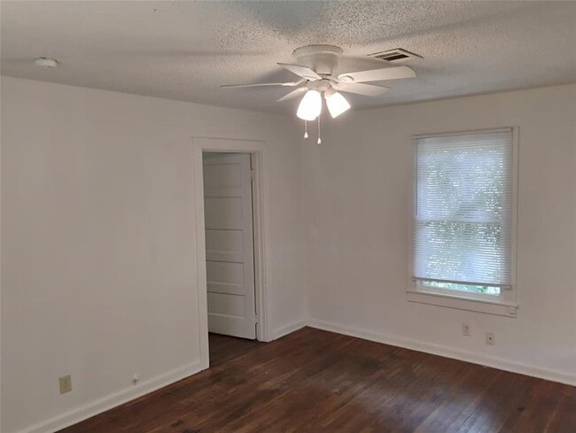 Photo - 545 Lindsey St