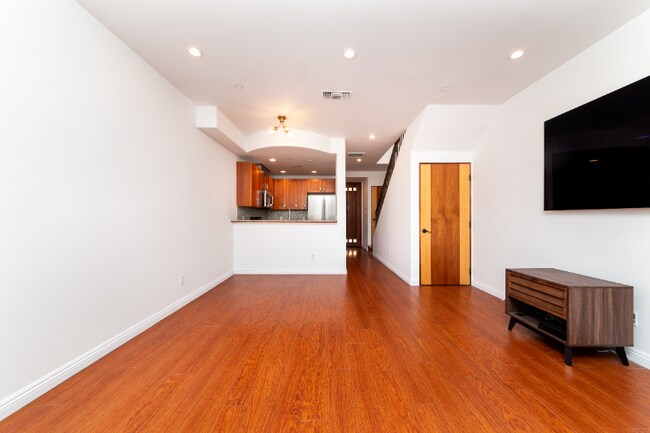 Photo - 5303 Satsuma Ave