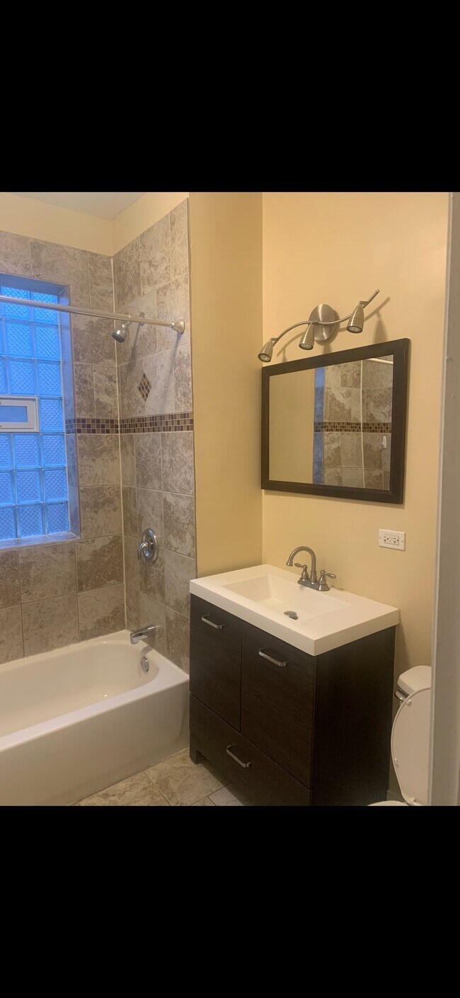 Photo - 917 N Leamington Ave Unit Apt2