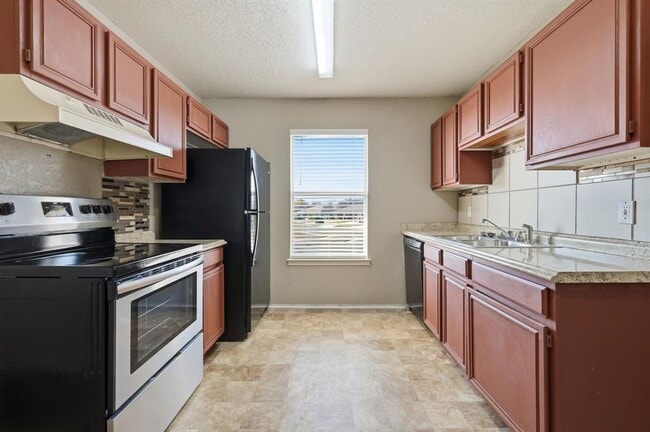 Photo - 1716 Benttree Dr