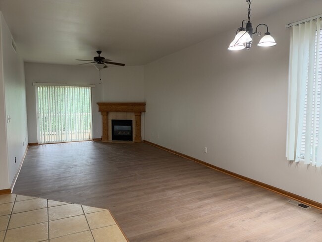 612 Queens Ct