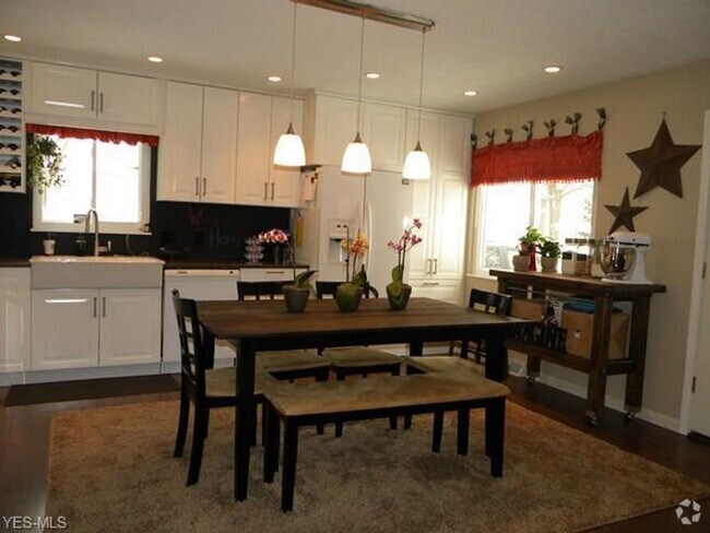 Building Photo - 3 Bedroom  1.5 Bath Split Level Home for R...