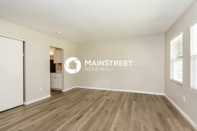 Photo - 3 Bedroom Pet-Friendly Home in Cincinnati, OH with Main Street Renewal