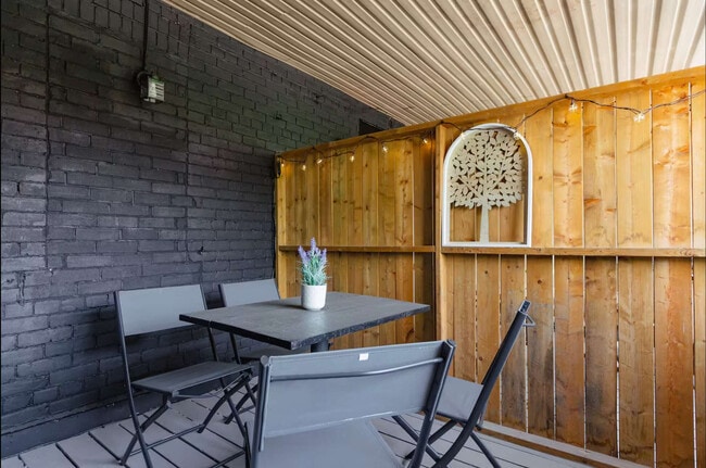 Photo - 1364 Queen St E Unit ID1227124P