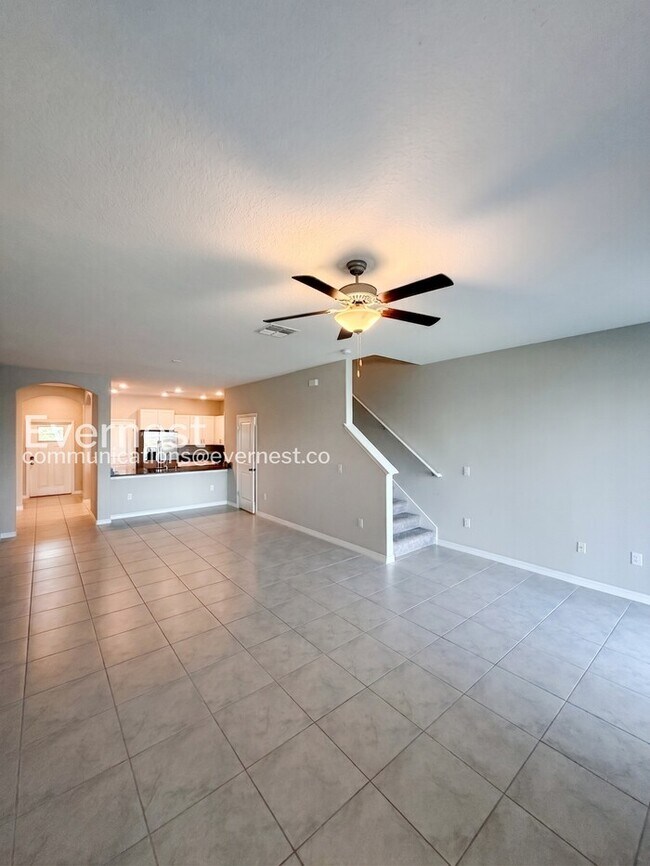 946 Royal Empress Dr