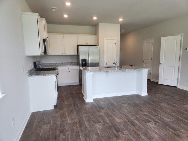 Photo - 321 Bluebell Way