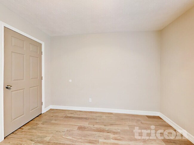 Photo - 6127 Larchbrook Dr