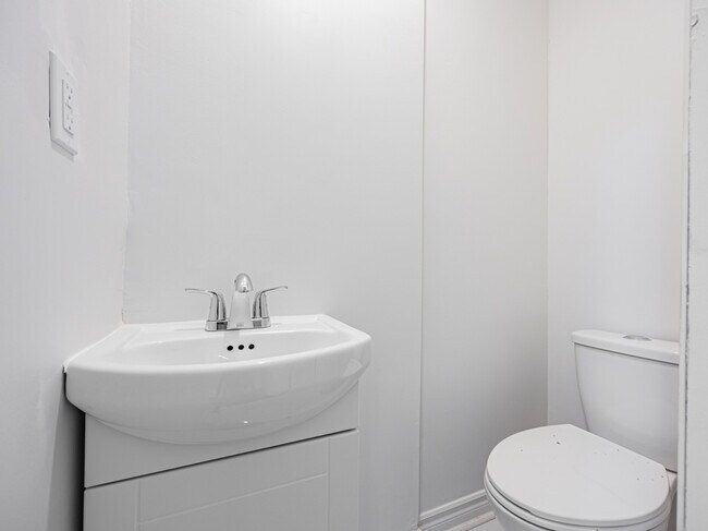 Photo - 122 Maybourne Ave Unit 01 (Main Floor)