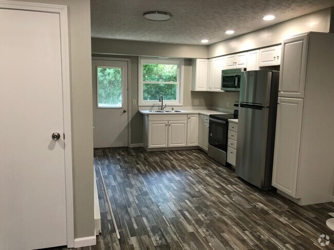 Newer kitchen - 396 Autumnwood Dr Unit 396 Autumnwood Dr Apt B