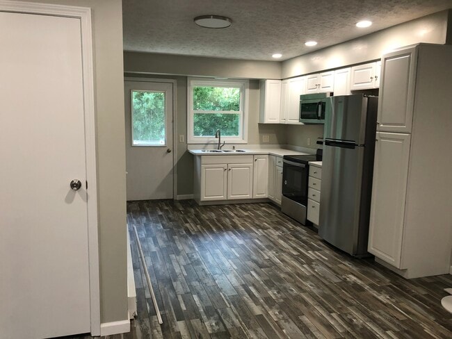 Newer kitchen - 396 Autumnwood Dr Unit 396 Autumnwood Dr Apt B