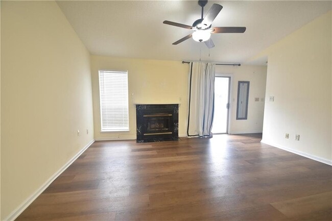 Building Photo - 310 Granville Ct Unit 310