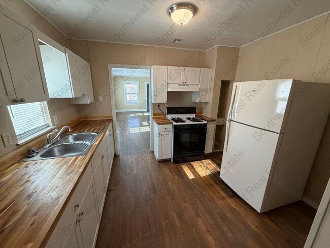 Photo - 2 bedrooms 1 bath home.