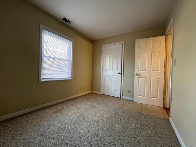 Photo - Spacious 2 Bedroom, 1.5 Bath Unidad 8