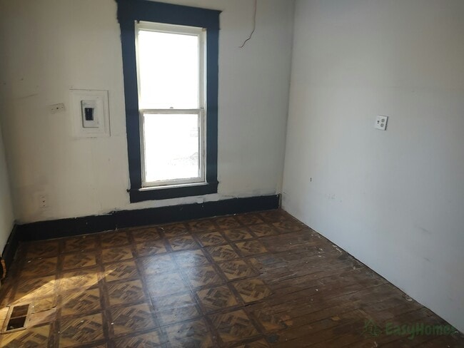 Photo - 604 W C Ave