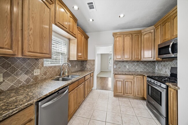 Photo - 806 Charles Pl