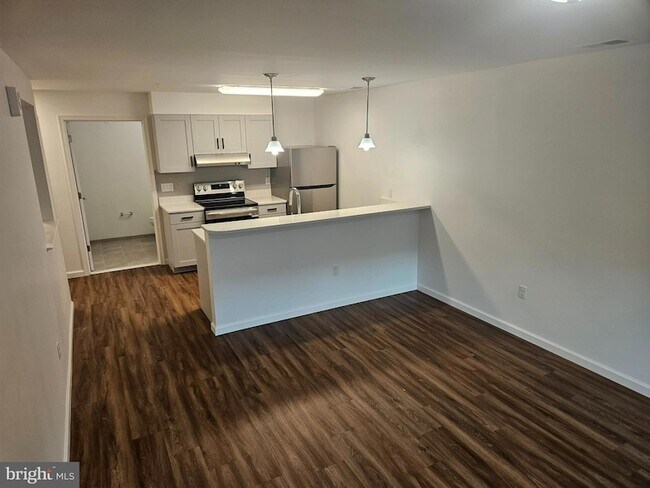 Building Photo - 200 Hamilton Ave Rental