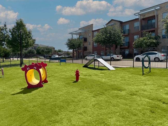 Photo - Gateway Cedars Apartments