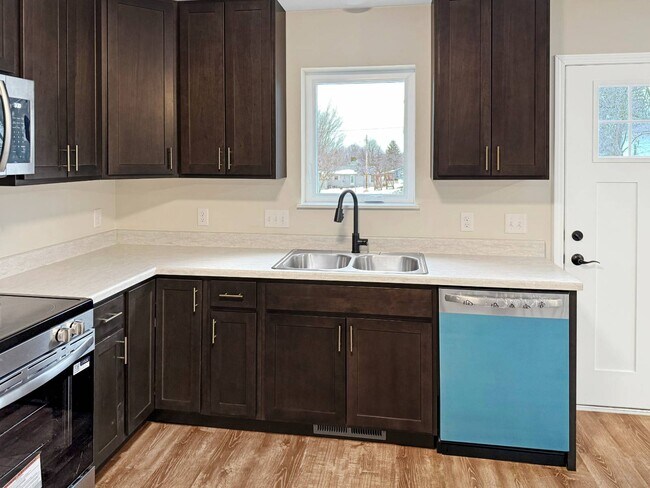 Photo - 607 W Main St